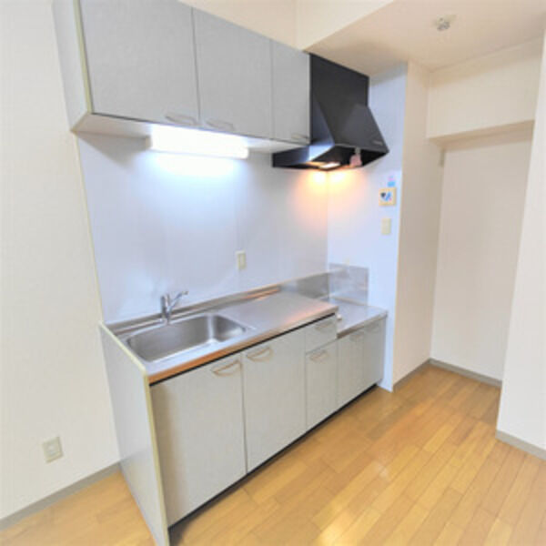 キッチン　※写真は同じマンションの違う部屋のものになります。