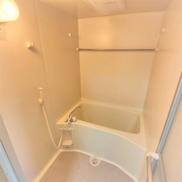 バス・シャワールーム　※写真は同じマンションの違う部屋のものになります。