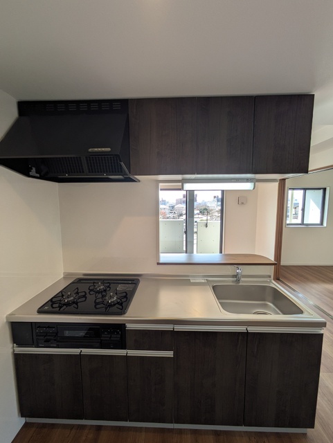 キッチン　※現在建築中　３０１号室モデルルームの写真です