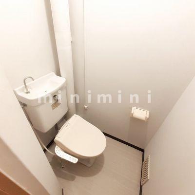 トイレ　※写真は別号室のものですので現状優先とさせていただきます。