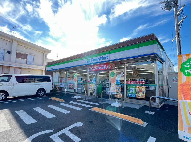 コンビニ　ファミリーマート浦和南元宿店（コンビニ）まで703m