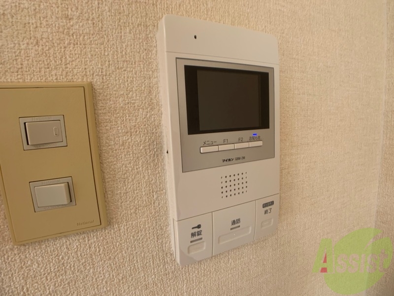 セキュリティ　ＴＶモニター付インターホンです。来客者の顔が見えるので安心！