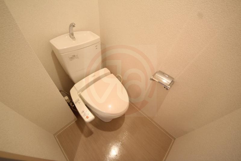 トイレ　落ち着いた色調のトイレです