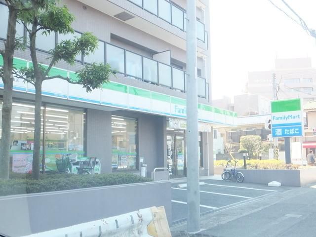コンビニ　ファミリーマート（コンビニ）まで350m