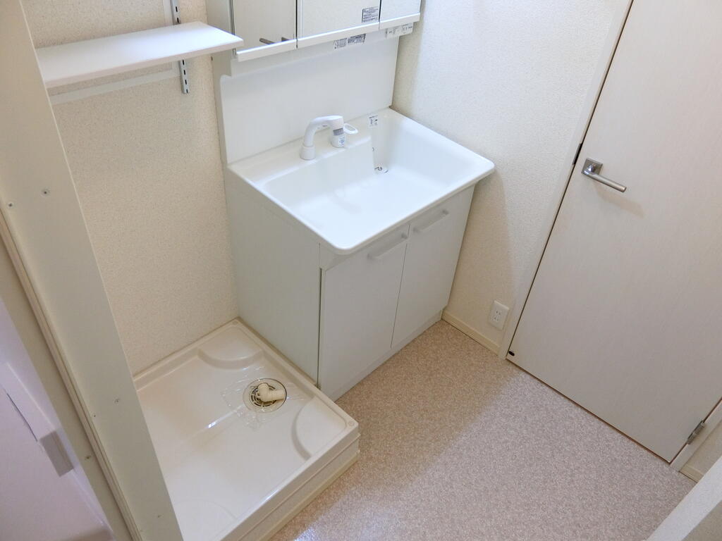洗面設備　同物件別部屋のものです。