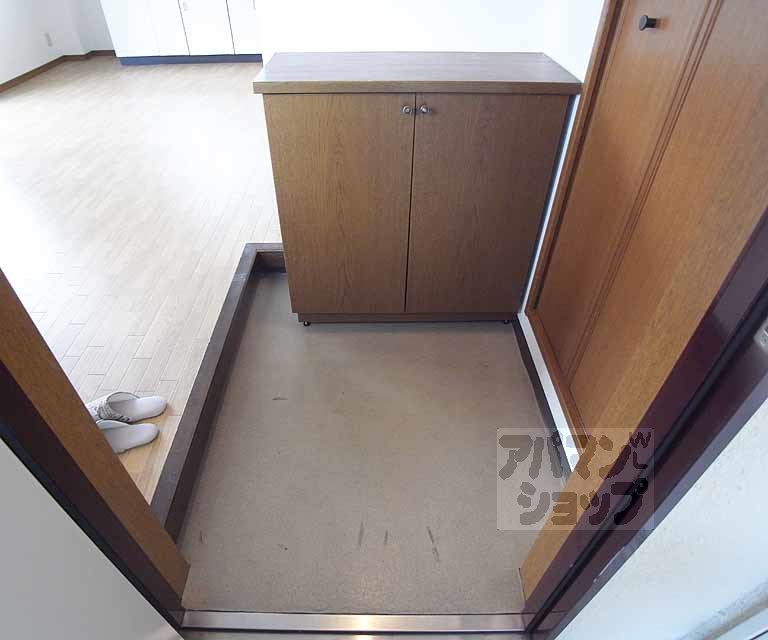 玄関　靴箱付きの玄関です。