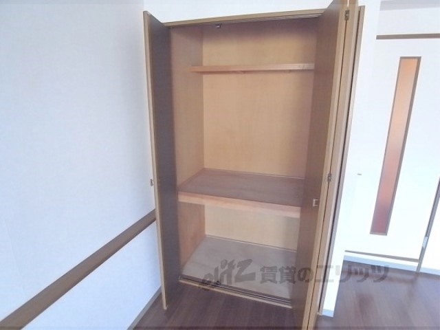 収納　２段に分かれていて使いやすいです。