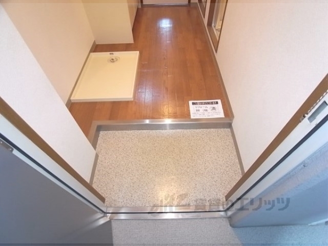玄関　ちょっとした下駄箱おけます。