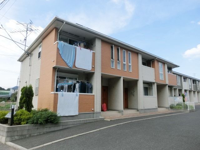 建物外観　近隣に商業施設が多く便利です♪