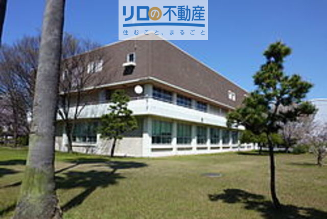 大学・短大　私立産業技術短期大学（大学・短大）まで303m
