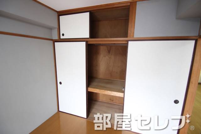 収納　天袋もあって奥行きのある収納。