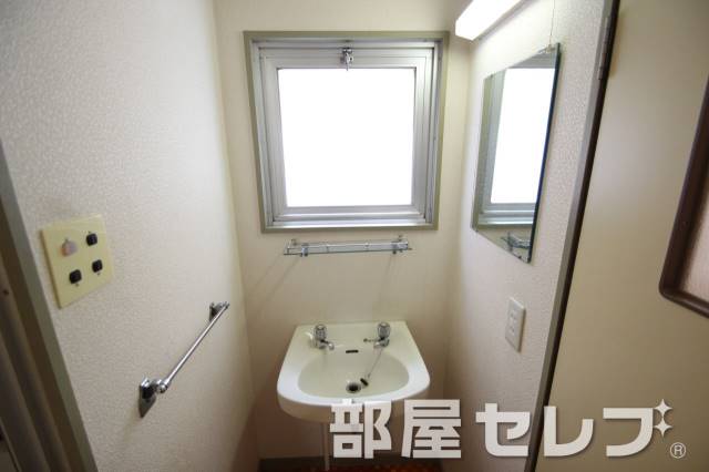 洗面設備　コンパクトサイズ。