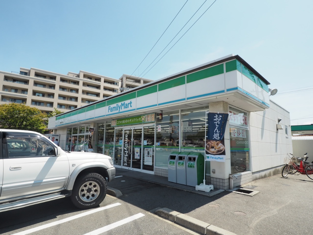 コンビニ　ファミリーマート 福岡姪浜二丁目店（コンビニ）まで534m