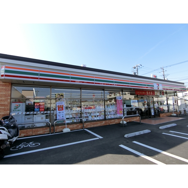 コンビニ　セブンイレブン　散田町3丁目店（コンビニ）まで82m