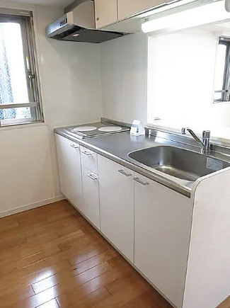 キッチン　別部屋の画像を使用しております。
