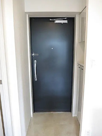 玄関　別部屋の画像を使用しております。