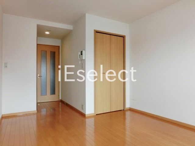その他部屋・スペース　バルコニー側からのお部屋です。
