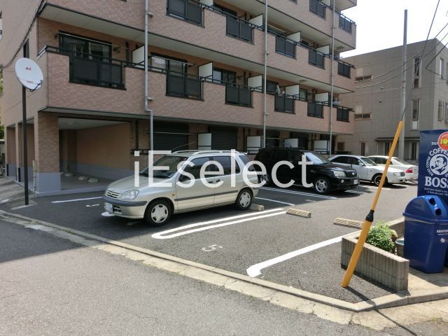 駐車場　敷地内駐車場あります