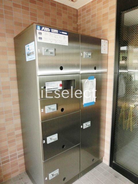 その他共有部分　エントランスに宅配ＢＯＸあります