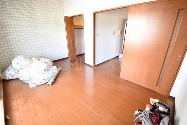 居室・リビング　改装中の写真です