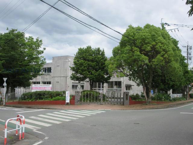小学校　宇土市立花園小学校（小学校）まで1663m