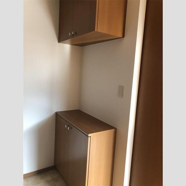 玄関　別部屋写真です