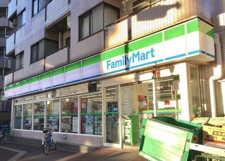 コンビニ　ファミリーマート滝野川五丁目店（コンビニ）まで76m