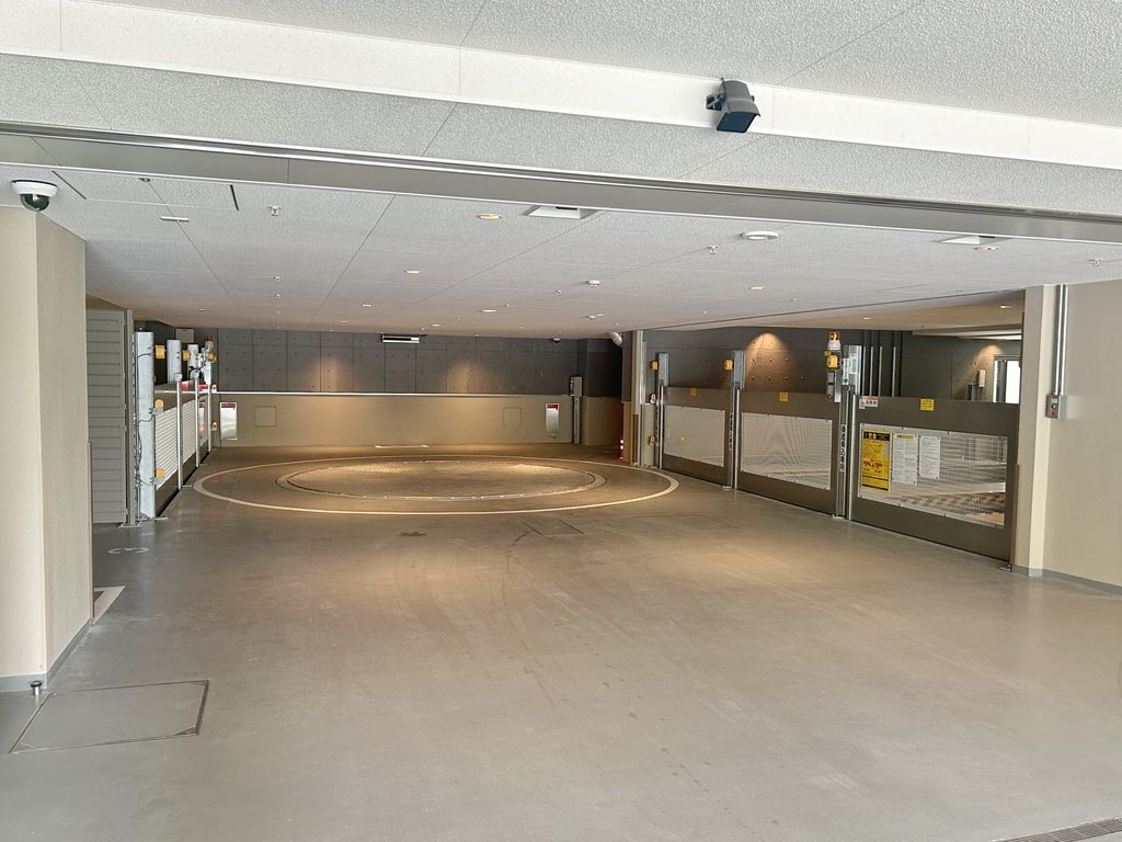 駐車場　エントランス