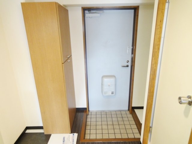 玄関　同物件別号室のものです。