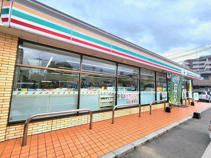 コンビニ　セブンイレブン中春日町店（コンビニ）まで244m