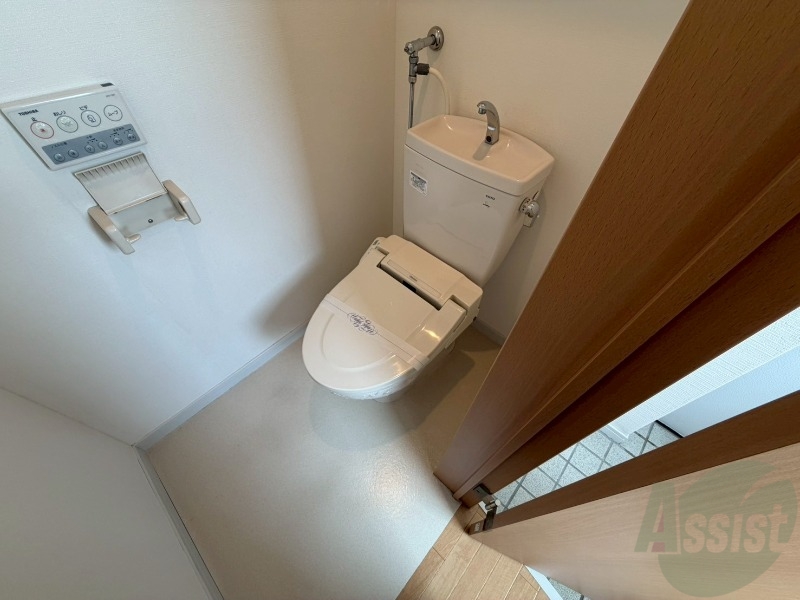 トイレ　トイレです。ウォシュレット付を探している方、おすすめです。