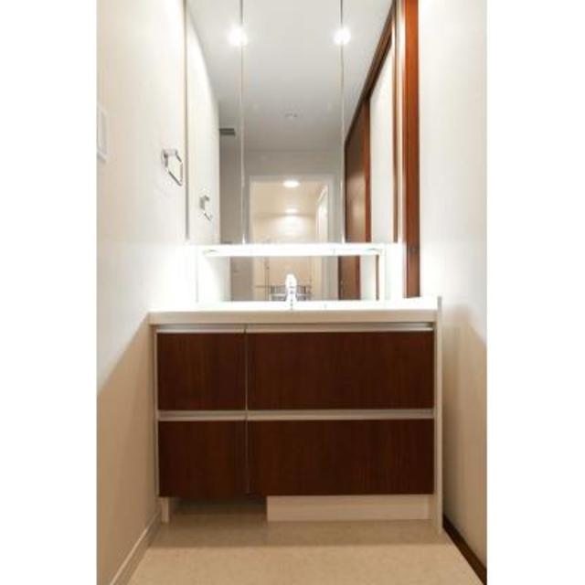 洗面設備　※写真は同タイプ住戸です。