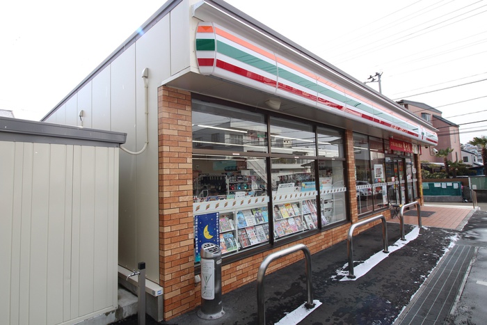 コンビニ　セブンイレブン　旭ヶ丘2丁目店（コンビニ）まで592m