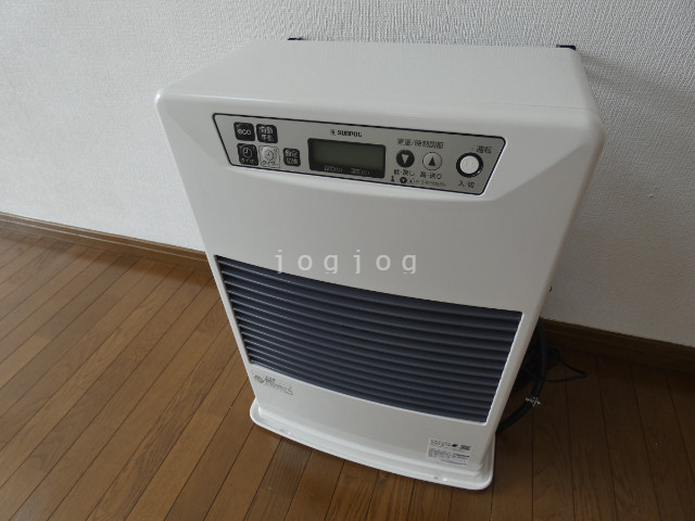 その他設備　冬はあったか石油ストーブです。