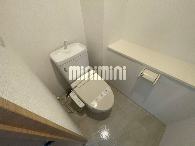 トイレ　温水洗浄便座付きのトイレです。