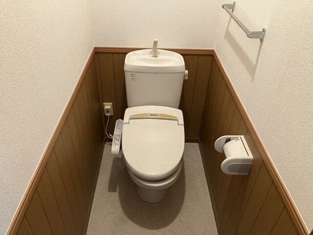 トイレ　温水洗浄便座