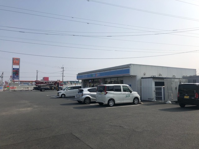 コンビニ　ローソン直方感田店（コンビニ）まで596m