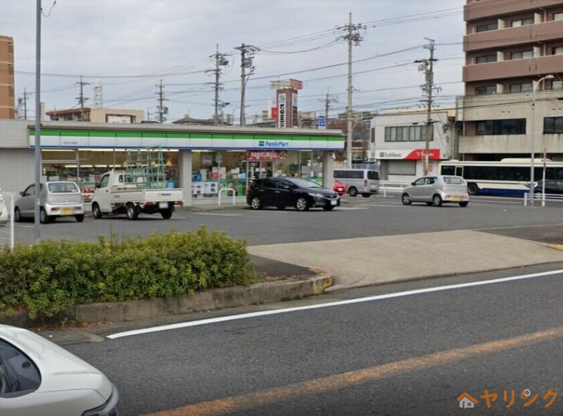 コンビニ　ファミリーマート守山小六町店（コンビニ）まで407m