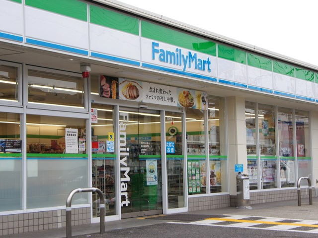 コンビニ　ファミリーマート 氷見島尾店（コンビニ）まで654m