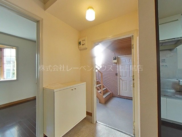 玄関　当社HPにたくさん写真掲載中！！