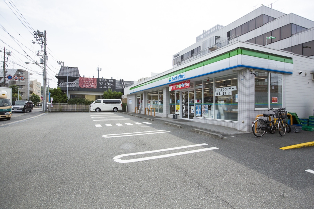 コンビニ　ファミリーマート 横浜綱島東店（コンビニ）まで498m