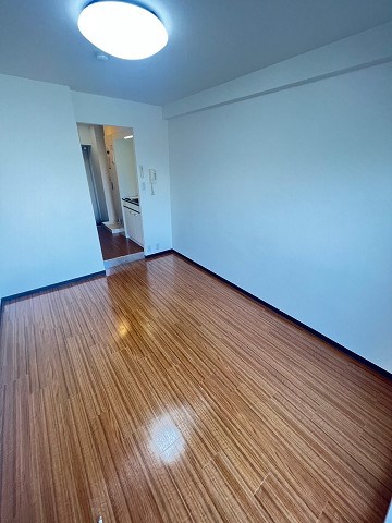 その他部屋・スペース　開放的な寝室です