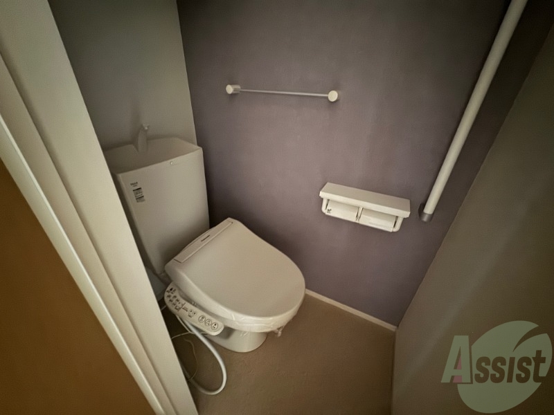 トイレ　トイレはウォシュレット機能付きです。安心して使用できますね。