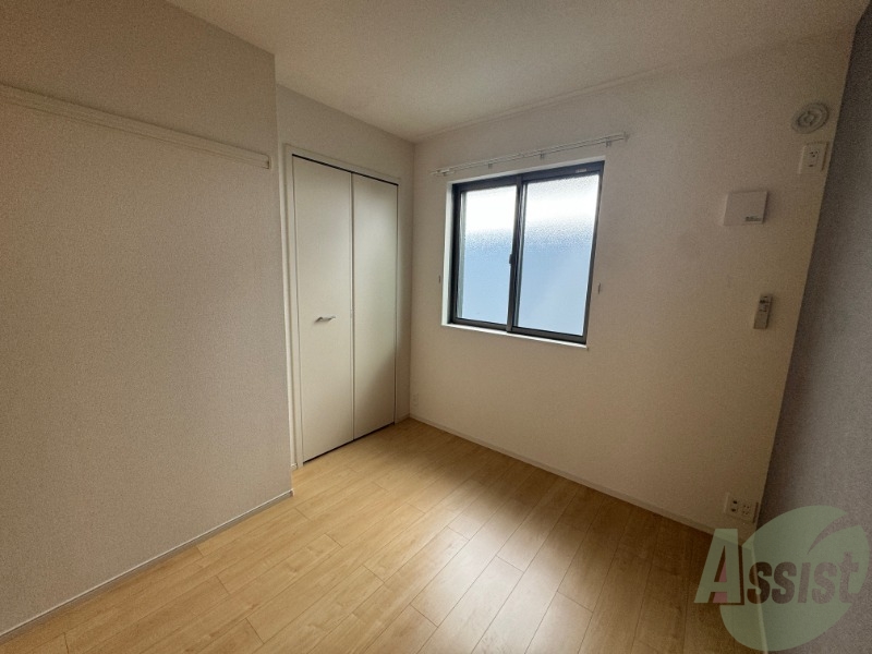 その他部屋・スペース　寝室になりそうな洋室です。シンプルで落ち着きますね。