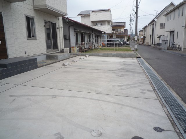 駐車場　車をお持ちの方に嬉しい駐車場付きの物件です