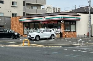 コンビニ　セブンイレブン深井沢町（コンビニ）まで468m