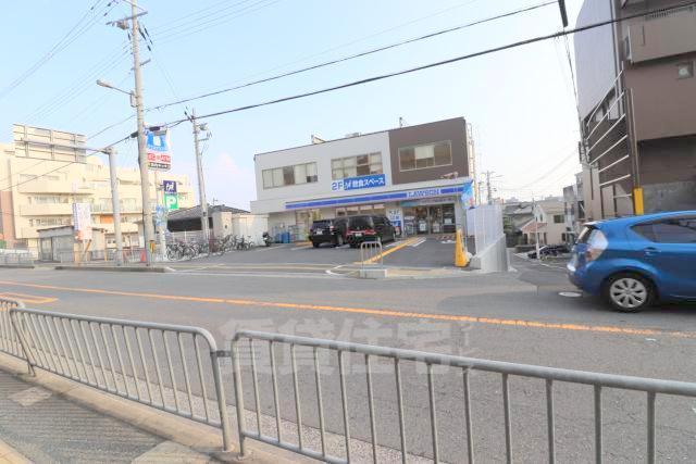 コンビニ　ローソン　吹田泉町五丁目店（コンビニ）まで232m