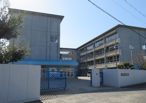 中学校　第四中学校（中学校）まで792m