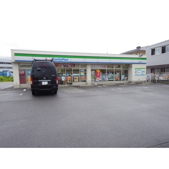 コンビニ　ファミリーマート塩尻広丘店（コンビニ）まで518m