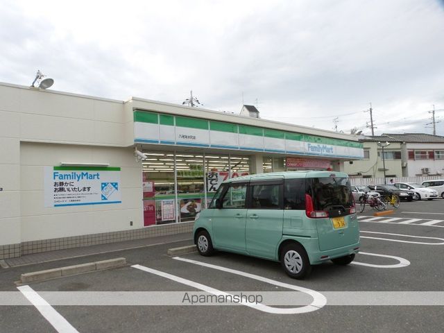 コンビニ　ファミリーマート（コンビニ）まで612m